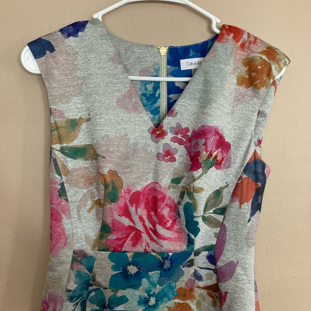 Calvin Klein Gray Floral Sleeveless Sheath Dress